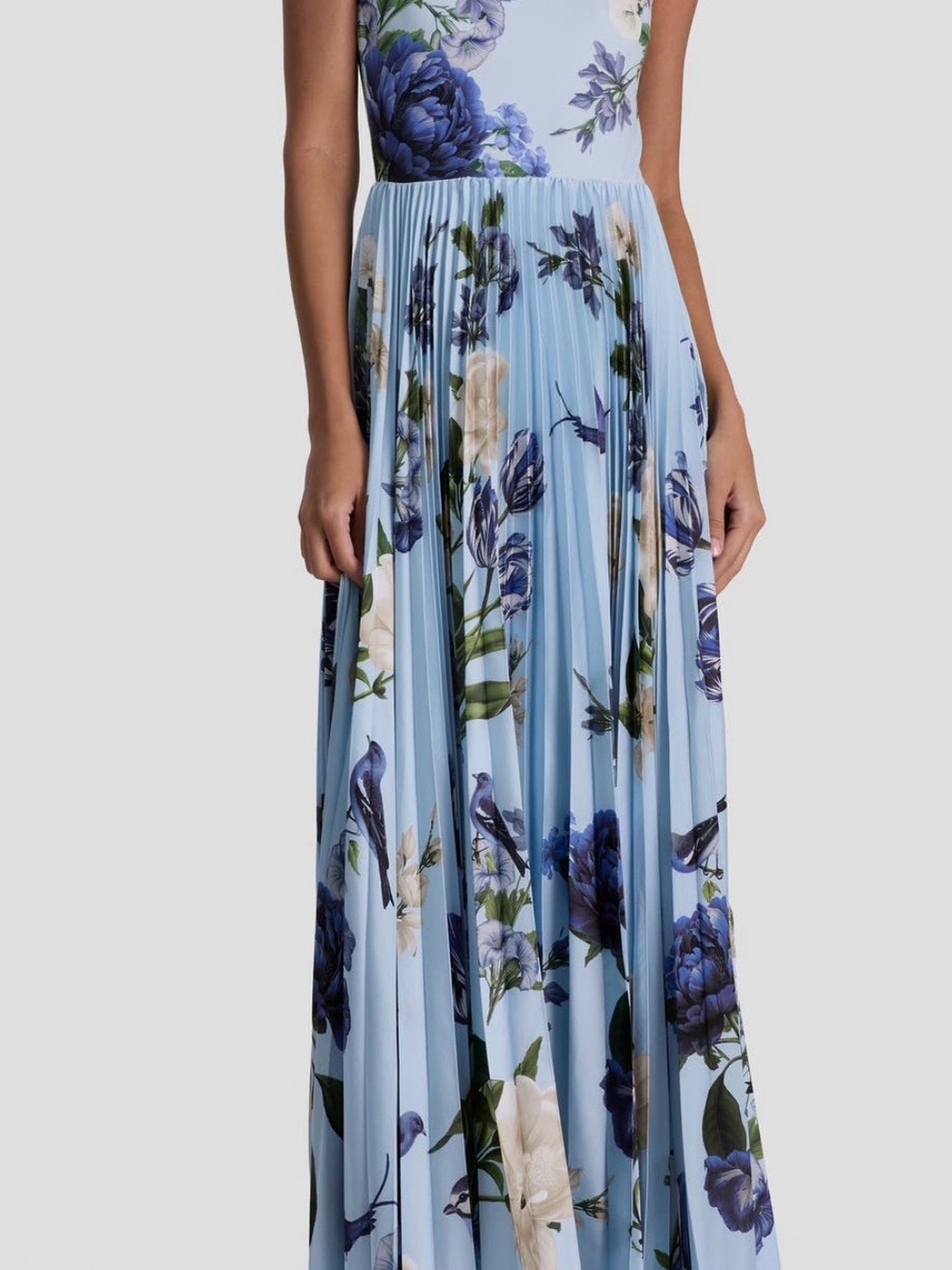 ALICE + OLIVIA
Carolyn Pleated Gown Size - 6